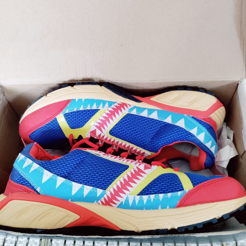 NIB $248 VOLTA athletic sneakers. Size 40 US 7.5